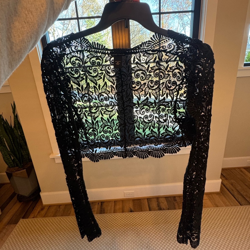 Moda International Black Lace Shrug / Bolero – Size M